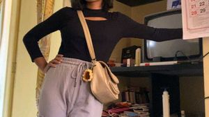 Black Long Sleeve Hollow Top.