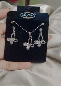 Pendent Set