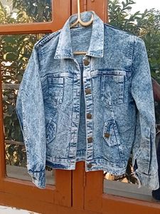 Stylish short women denim jacket