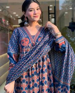 *Beautiful hit design anarkali 3pcs*