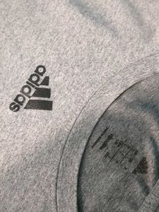 Adidas Tshirt