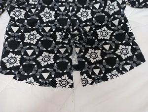 Classy Black Crop Top 🖤 New Unused