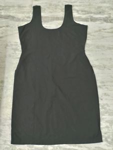 Plain Black Sleeveless Kurti.