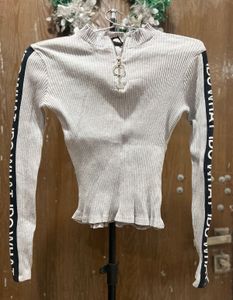 Fitted Ripped T-shirt with zipper