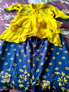 Yellow &amp; Navy Girls Outfit