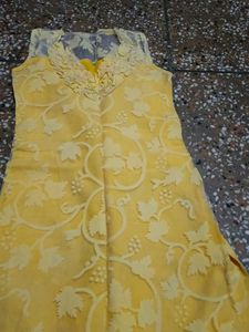 Very Beautiful Neck Designed Kurti