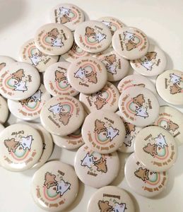 31 Buttons Pin badges