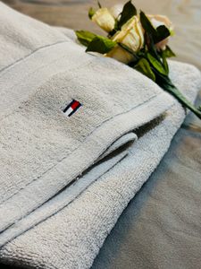 Tommy Hilfiger ultra Soft Towel Orginal MRP- 8000/