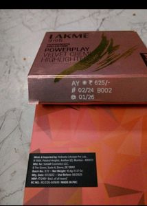 Eyeshadow Palette &amp; 2 Highlighter &amp; Lipbalm