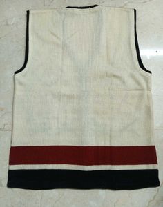 SLEEVELESS EMBROIDERY SWEATER
