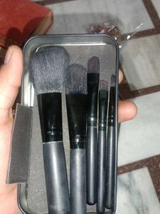 L'Oreal Make-Up Brushes