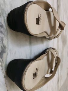 Very Good Quality Ladies&#39; Sandals 👡
