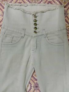 Women 2 High Waist Jeans.
