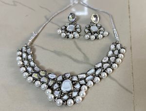 Elegant Kundan Necklace Set