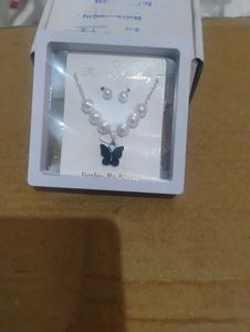 Butterfly Pearl Necklace Set