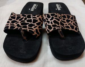 Sliders/ Slippers Comfortable &amp; Light Weight/Style