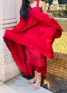 Red Pretty Kurta And Dupatta No pants