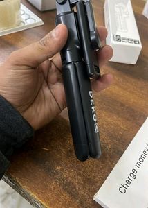 DEKOQ Bluetooth Selfie Stick Black