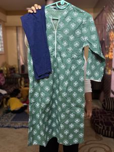 Zudio Green Printed Kurta With go Colors Legging