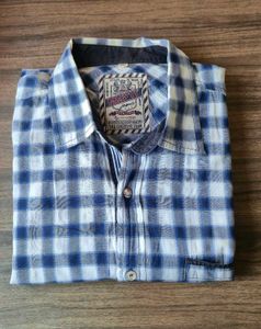 Men&#39;s Casual Shirt