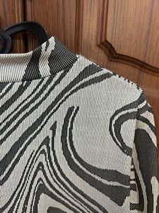 Stylish Patterned Long Sleeve Top