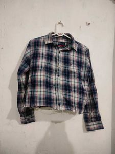 Trendy Cropped Plaid Shirt