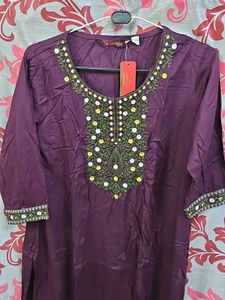 Elegant Embroidered Kurta Pillzo sat with dupatta