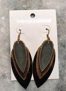 Chunky black earrings!