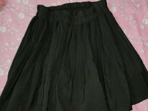 Black Pleated Short Skirt