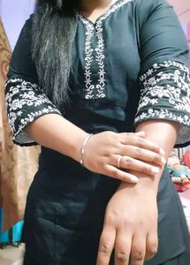 Mahira&#39;s Black Embroidered Kurti