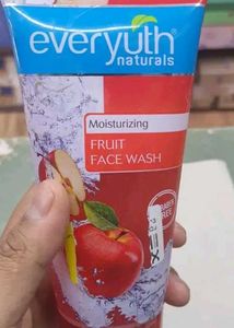 Everyuth Naturals Apple Face Wash