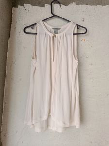 H &amp; M Sleeveless Keyhole Top