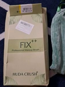 HUDA CRUSH Makeup Brush Set