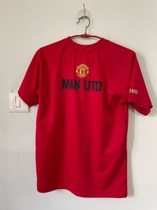 A Slim T Shirt Of Manchester United