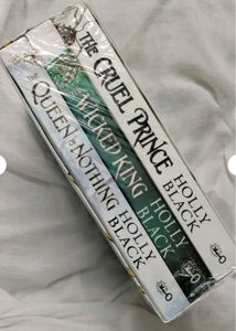 Combo of Holly Black Books❗50% Off Delivery Fee❗