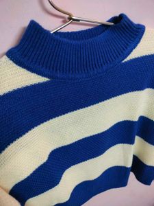 BOXY FIT SWEATSHIRT