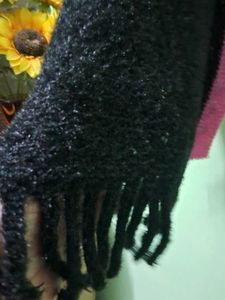 Cozy Black &amp; Pink Knit Shawl 🩷🖤