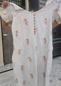 2 comboo White Floral Kurta
