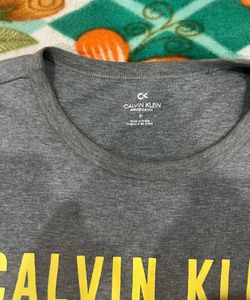 Calvin Klein Tshirt