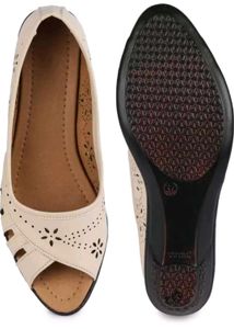 Women Hills Cream Colour Style
