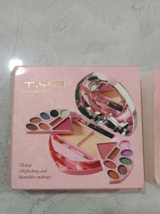 T. Y A. Fashion Makeup Kit