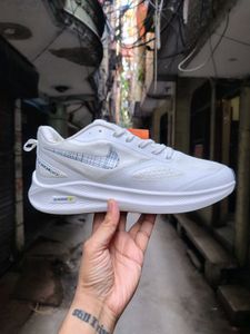 NIKE GUIDE 10