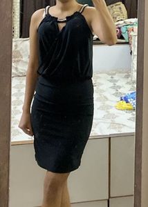Elegant Black Bodycon Dress with Statement Straps