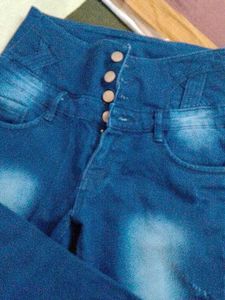 Stylish High-Waisted Jeans