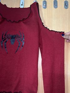 Trendy Spider Graphic Crop Top
