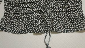 H&amp;M Black Daisy Print Top