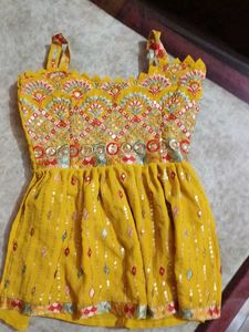 yellow dress