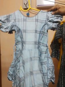 Girl&#39;s Outfit Set - Blue Top &amp; Jeans