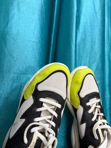 sports shoes