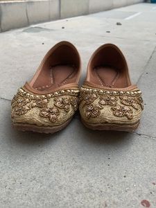 Very Beautiful Jutti